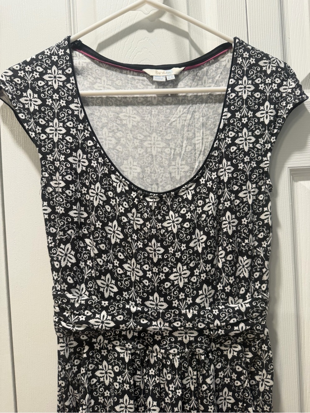 Boden Black and White Floral Scoop-Neck Midi Dress - Picture 2 of 6